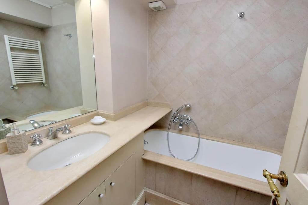 Navona Elegant Two Bedroom Apartment Rome Exterior photo