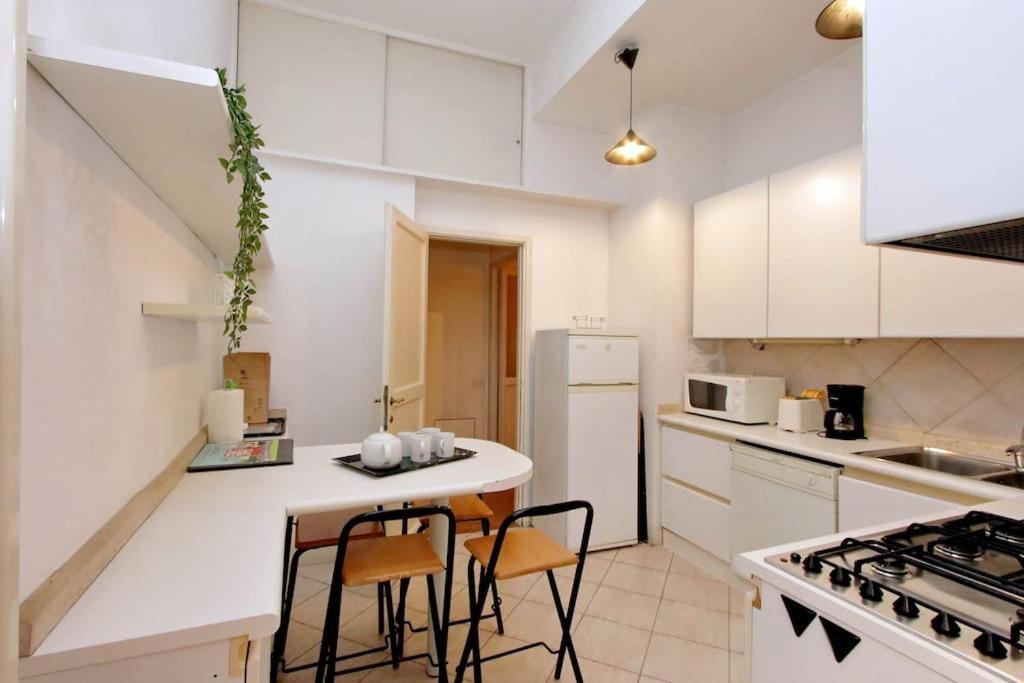 Navona Elegant Two Bedroom Apartment Rome Exterior photo